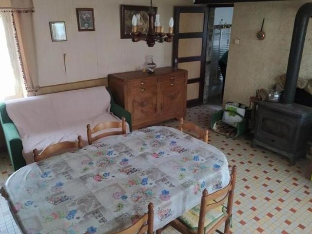 Maison en pierres, 93 m², 2 chs, terrain 522 m², Frênes