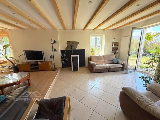 Maison en pierres 170 m² habitables sur 2000 m² de terrain