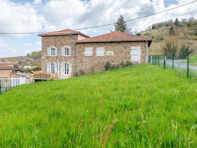 Villa en pierre rénovée avec garage à Vaulx en Beaujolais