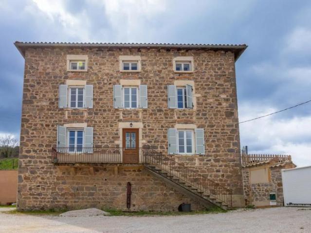 Villa en pierre rénovée avec garage à Vaulx en Beaujolais
