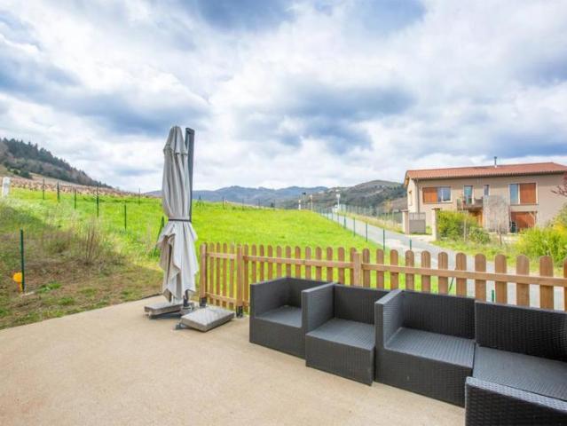 Villa en pierre rénovée avec garage à Vaulx en Beaujolais