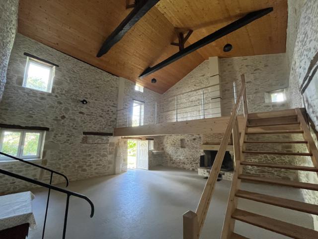 Maison en pierres 200 M2 habitables avec piscine te dépendan