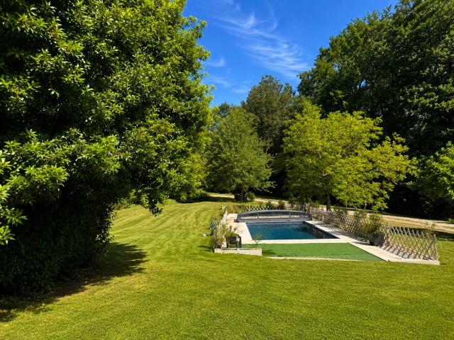 Maison en pierres T7 180 m² idéale Grande Famille ou Chamb. 180m² Brive la Gaillarde