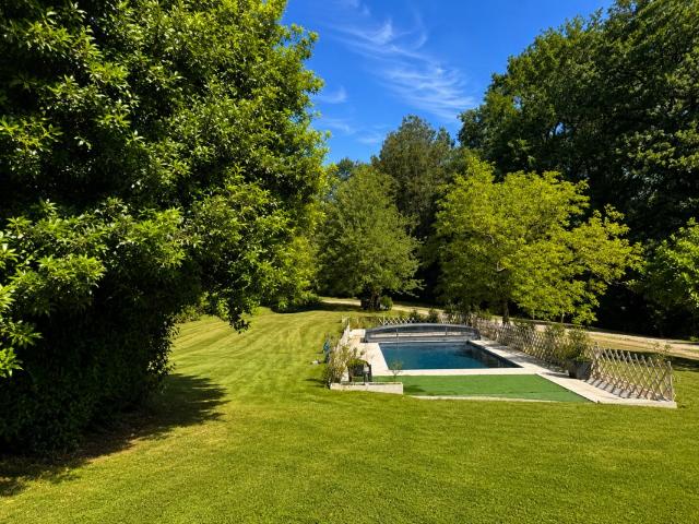 Maison en pierres T7 180 m² idéale Grande Famille ou Chamb. 180m² Sainte Féréole