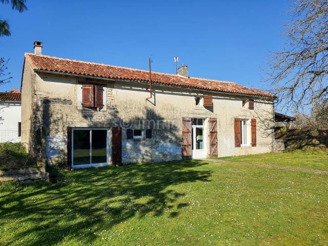 Maison en pierres à finir avec dépendances 195m² Chef Boutonne