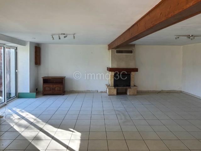 Maison en pierres à finir avec dépendances 195m² Chef Boutonne
