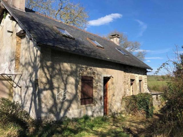 MAISON en pierres A RENOVER 4 PIECES 82m² 1500m² TERRAIN CLOS TOITURES FAITES ISOLATION COMMENCEE DOUBLE VITRAGE GARAGE ABRI TERRAIN DE PETANQUE CALME CHARME DE LA CAMPAGNE