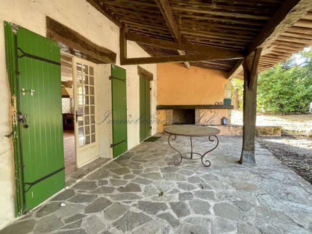 MAISON EN PIERRES A RENOVER