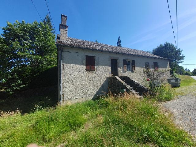 MAISON EN PIERRES À RÉNOVER PROCHE SAINT PRIVAT, TERRAIN ATTENANT PLUS DE 4 HA