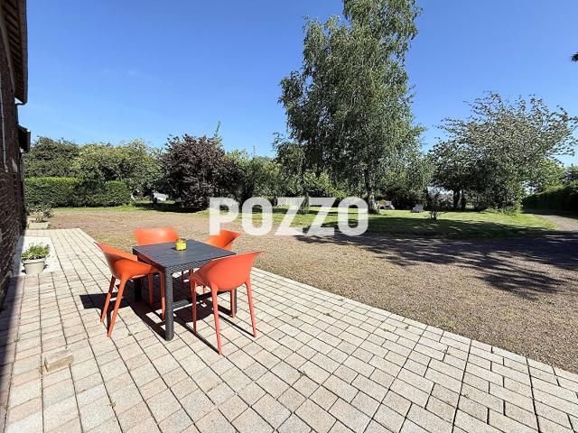 Maison en pierres à Saint Planchers 6 pièces de 120 m2 avec dépendances