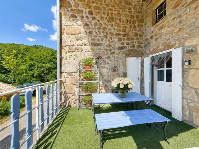 Maison en pierres à Véranne 40 m2 avec terrasse et cave voûtée Environnement privilégié