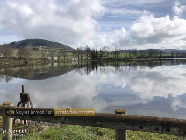 Maison en pierres au bord d'un étang 250m² Beaubery