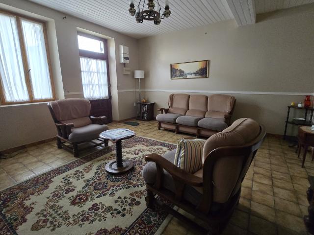 Maison en pierres au cœur de Villamblard avec 2 habitations!