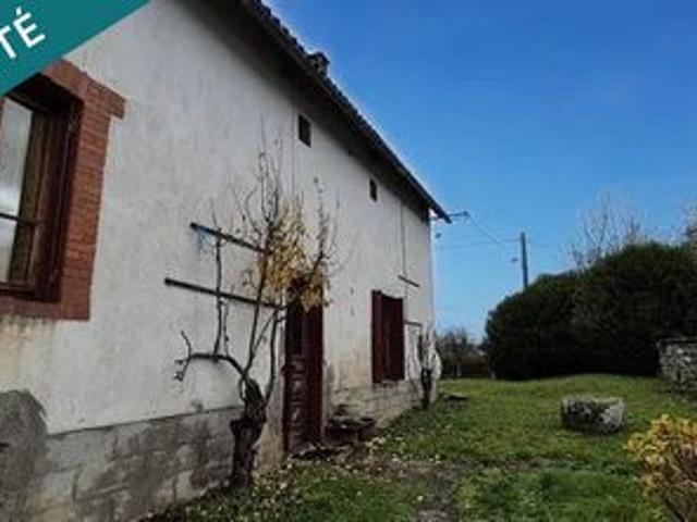 Maison en pierres au calme avec garage et terrain clos