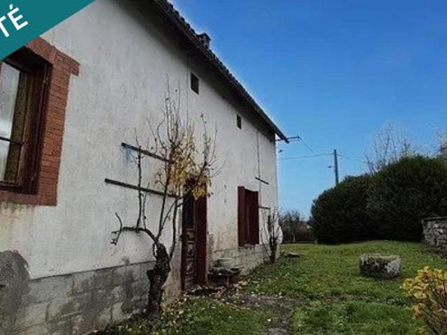 Maison en pierres au calme avec garage et terrain clos