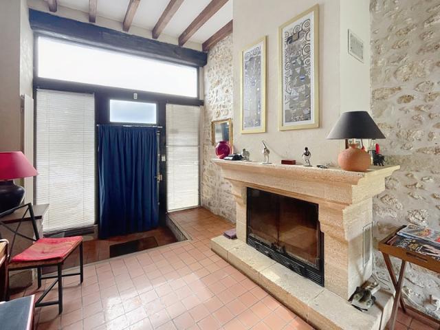 Maison en pierres avec dépendance