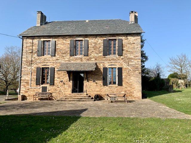Maison en pierres avec dépendance sur 5 500 M2 de terrain 177m² Réquista