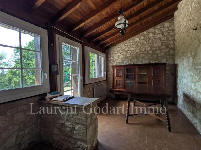Maison en pierres avec dépendances