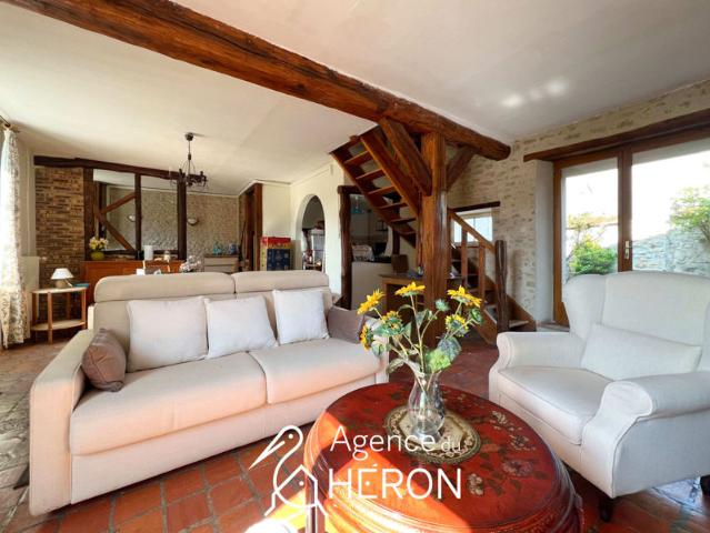 Maison en pierres avec garage guercheville