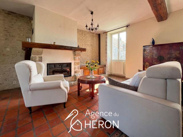Maison en pierres avec garage guercheville