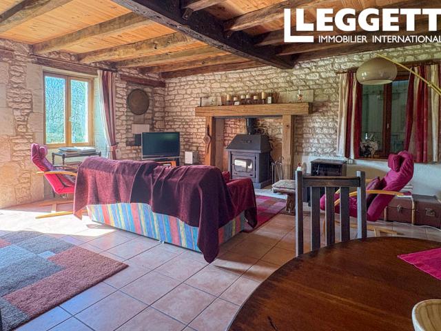 Maison en pierres avec grange et terrain