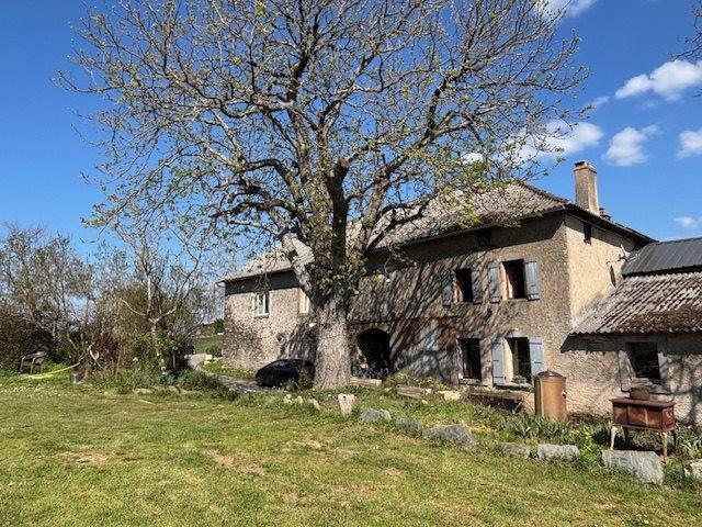 Maison en pierres avec jardin et dépendances 145m² Saint Cirgue