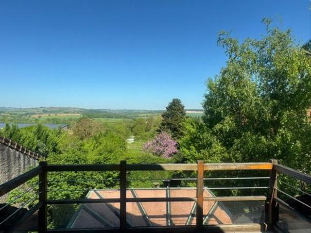 Maison en pierres avec jolie vue