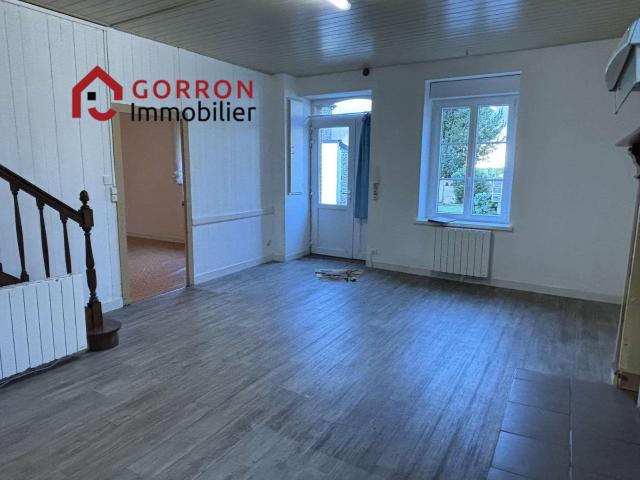 Maison en pierres avec terrain 93m² Carelles
