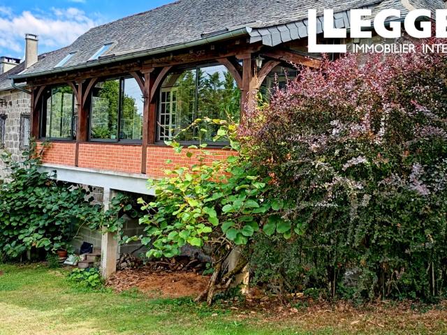 Charmante longère de 5 chambres avec double garage, caves, jardin arboré cadre paisible et vues panoramiques