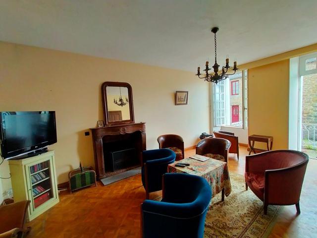 Maison en pierres Courcite 11 pièce s 200 m2 200m² Courcité