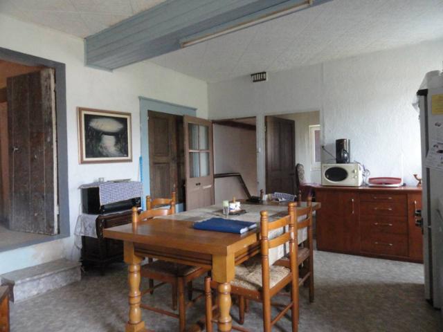 MAISON EN PIERRES DANS HAMEAU