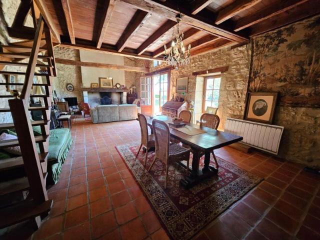 Maison en pierres dans un endroit calme et proche de la zone est de Perigueux