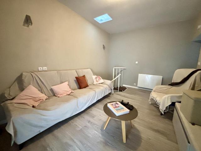 Maison en pierres de 76.5m² habitables. 77m² Remigny