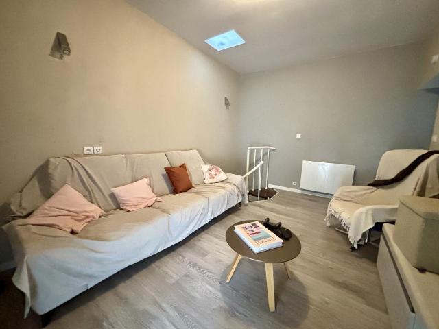 Maison en pierres de 76.5m² habitables. 77m² Remigny