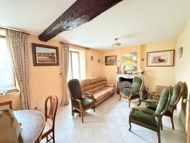 Maison en pierres de 125m2 sur 1225 m2 de terrain avec dépendances