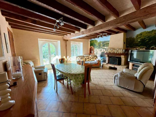 Maison en pierres de plain pied avec dépendances sur 2,5 hectares – Saint Saturnin du Limet à 5 min de Renazé