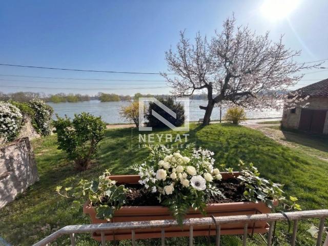 Maison en pierres, dépendances et jardin sur les bords de Saône