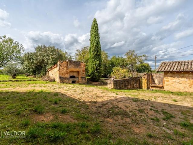 Maison en pierres dorées avec vue panoramique au calme