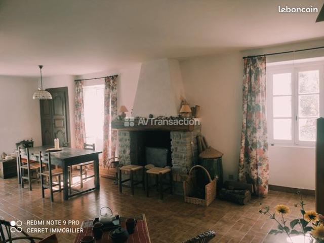 Maison en pierres et jardin à deux pas du village