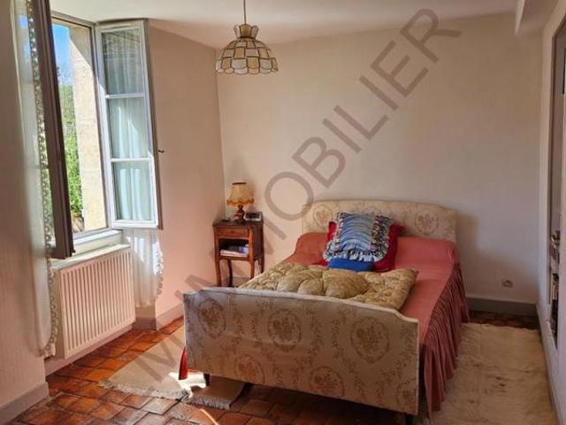 MAISON EN PIERRES JARDIN CLOS DE MURS 89144 BOURGOGNE
