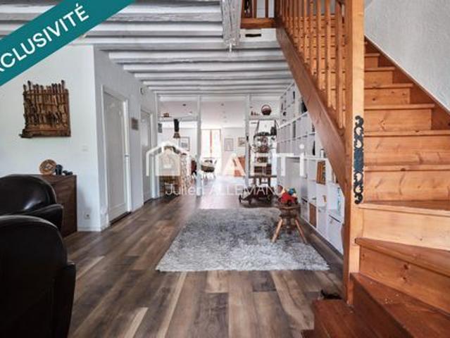 Maison en pierres, offrant de beaux volumes !