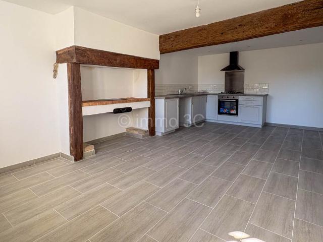 Maison en pierres rénovée avec dépendance 143m² Sauzé Vaussais