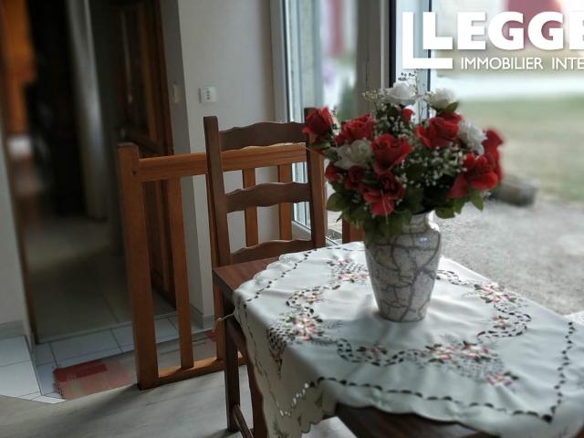 Maison en pierres rénovée avec dépendances près de Mautes, Creuse