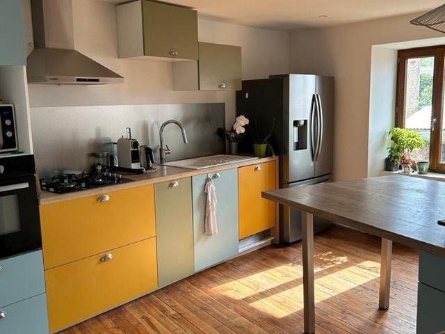 Maison en pierres rénovée à proximité d'Ardes sur Couze