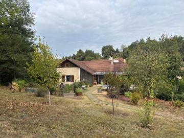 Maison En Pierres Restauree Avec Garage Et Terrasse Couverte. 215m² Luzech