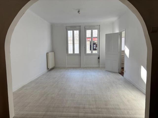 Spacieuse propriété avec potentiel commercial au cœur de Mon. 278m² Montaigu de Quercy