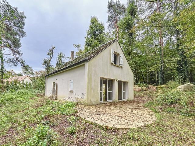 MAISON EN PLEINE FORET
