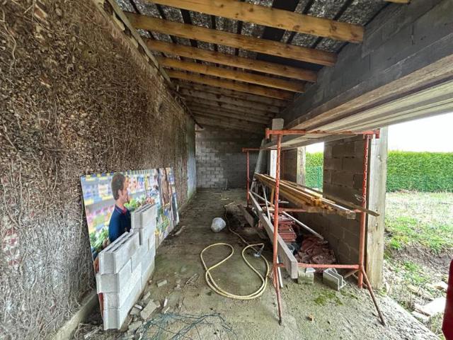 MAISON en travaux avec dépendances et un terrain de 1169 m2