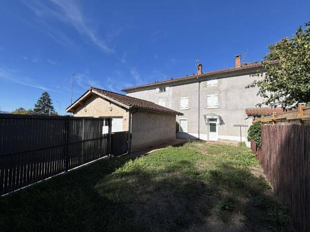 MAISON EN TRIPLEX DE 83 m² située à La Croisée à GUEREINS !