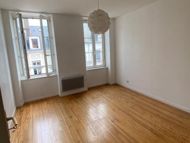 MAISON EN TRIPLEX DE TYPE F4 A LOUER EN HYPER CENTRE DE CHERBOURG